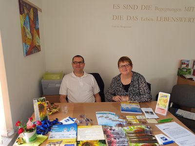 Herr Brendle im Gespräch mit der Behindertenbeauftragten vom Erzgebirge Herr Brendle im Gespräch mit der Behindertenbeauftragten vom Erzgebirge