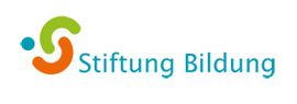 Logo der Stiftung Bildung als Schriftzug in hellblau, davor ist ein Symbol - die wie zwei Halbkreise in einander geschwungen sind