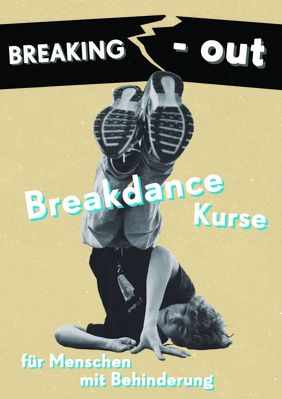 [Translate to Leichte Sprache:] Ein junger Mensch beim Breakdance tanzen. Dar&uuml;ber der Schriftzug "Breaking Out - Breakdance-Kurse f&uuml;r Menschen mit Behinderung"
