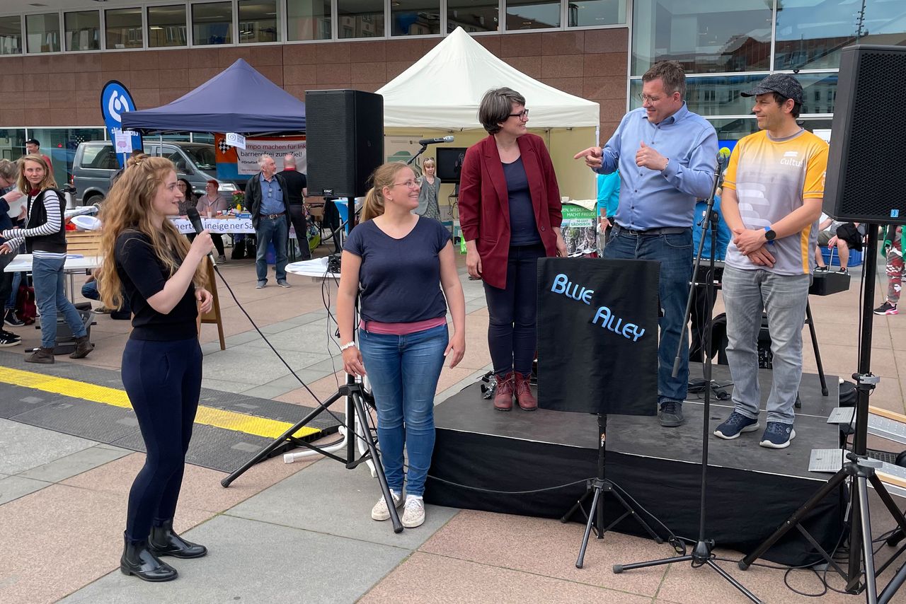 Manuela Scharf, André Brändel und Marcel Robel verabschieden die Teilnehmer*innen.